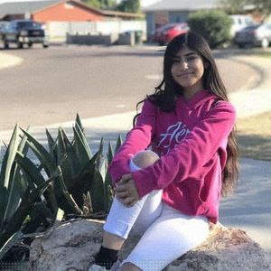 Meet your Posher, Perla